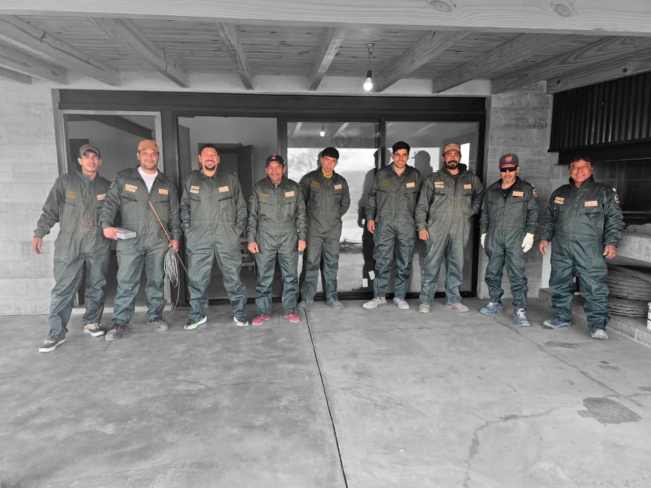 Equipo de NODOS trabajando en obra